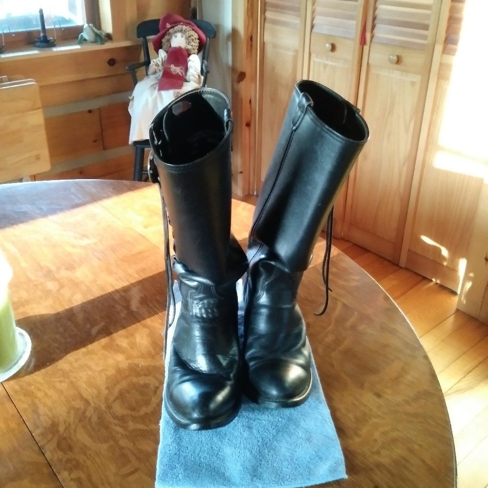BLACK LEATHER BOOTS